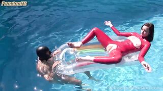 TheEnglishMansion - Pool Ride