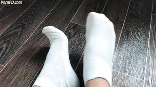 Girl Show Feet in White Socks Nylon