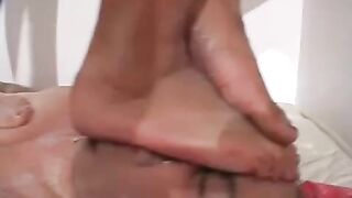 Footworship trample cucciolo clip