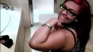 Webcam - Chubby Big butt girl teasing in bathroom