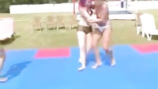 women wrestling