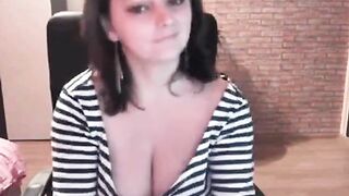 Pretty girl with big tits plays on cam