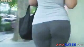 jiggle ass walking