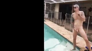 Married hunk jerks off over the pool while smoking 2