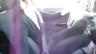 Female Uber Driver Gives Her Passenger A Handjob