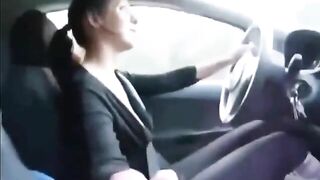 Female Uber Driver Gives Her Passenger A Handjob