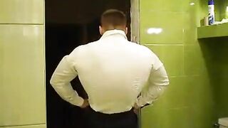 RUSSIAN BODYBUILDER STRIP AND CUM 2