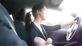 Female Uber Driver Gives Her Passenger A Handjob 2