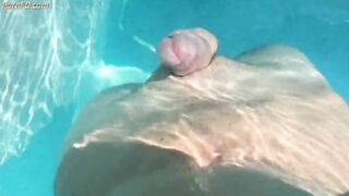 Hands free cumshot swimming pool 4