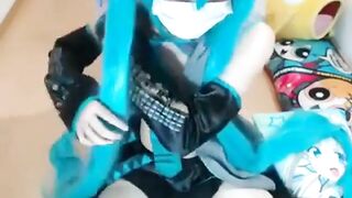 Miku Hatsune a chating and playing 130625 2