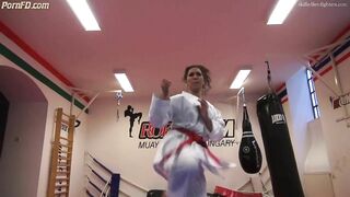 KARATE KICKGING