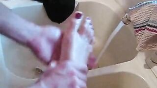 Princess Lyne - Slave treat! Watch My slave eat this poptart smashed and stuck to the bottoms of My stinky feet!